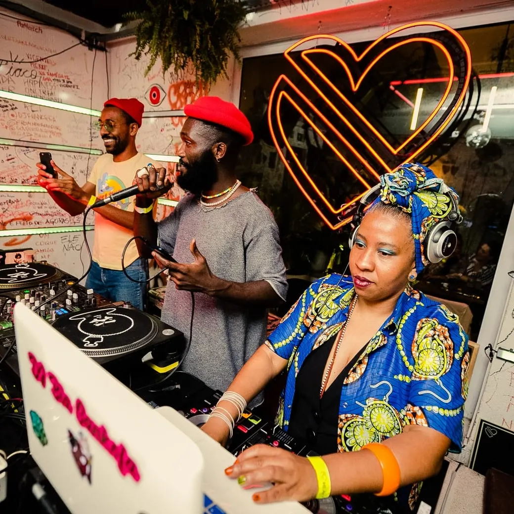DJ Bia Sankofa celebra o aniversário do hip-hop
